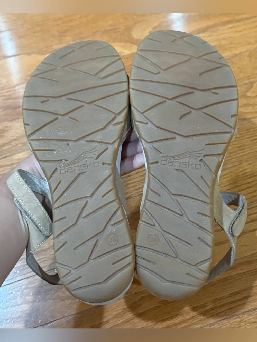 Dansko Women’s 38 7.5-8 Blythe Sandals Sand Nubuck Leather Comfort Embellished - Picture 9 of 9